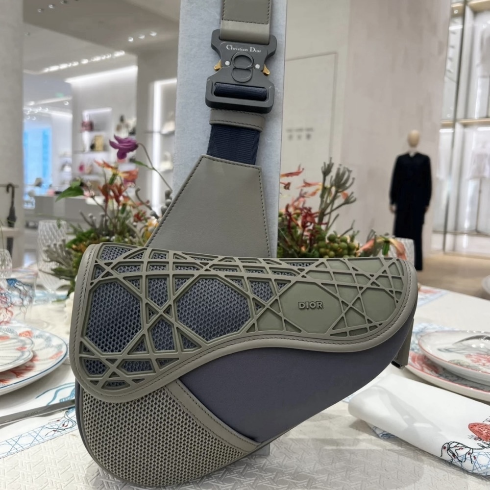 スタイリッシュ☆【DIOR】SADDLE バッグ