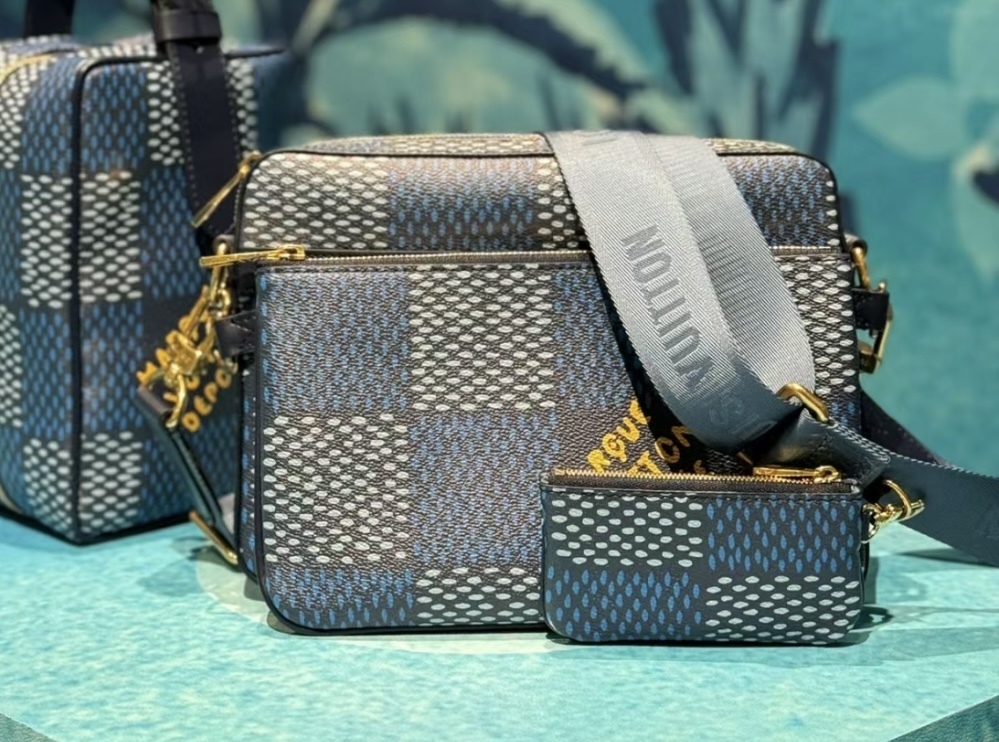 使いやすいサイズ感 ポーチ付き Louis Vuitton ショルダーバック