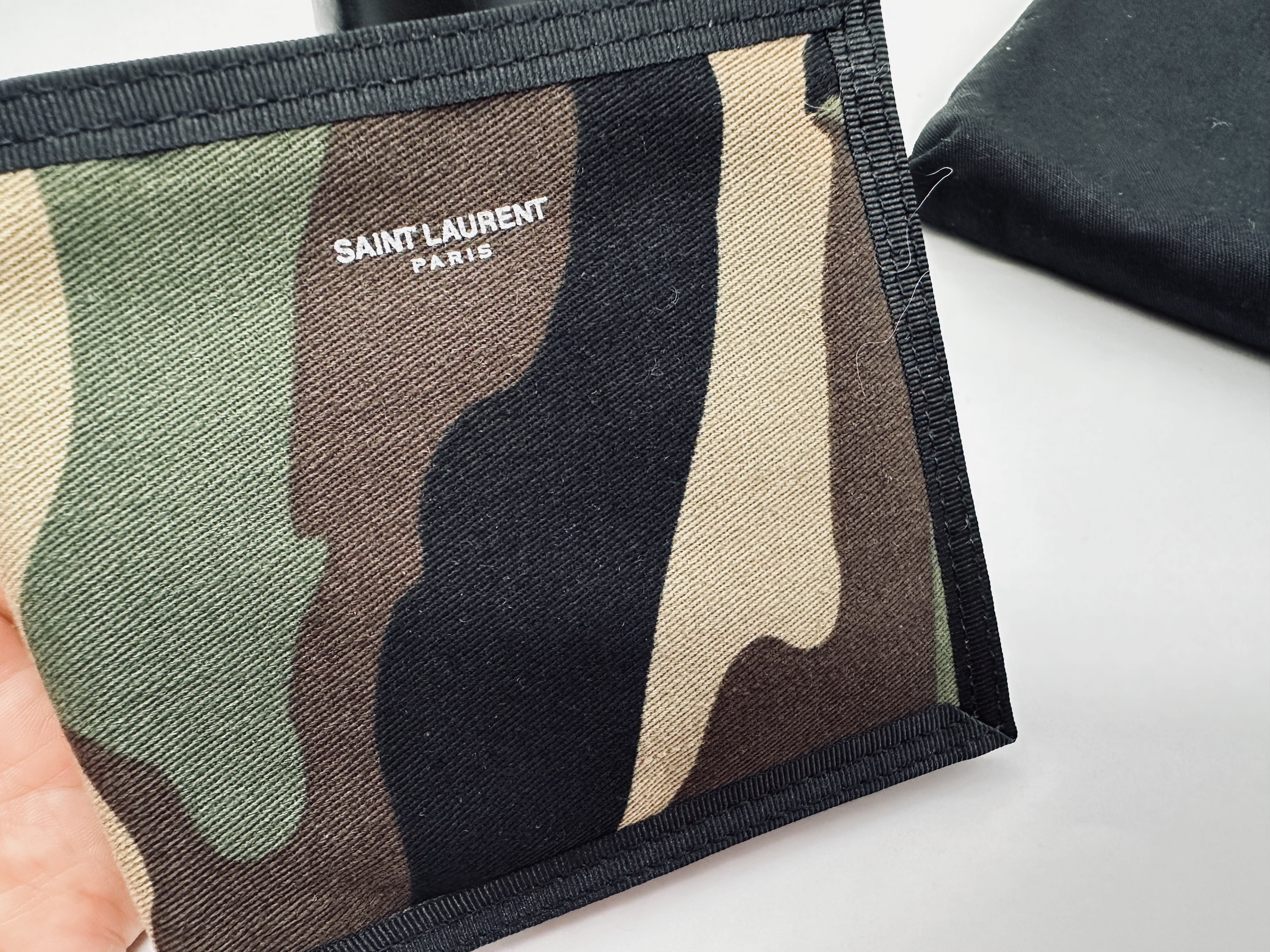 国内発送 セール 赤字出品 YSL ミニ財布 関税込 ２つ折り