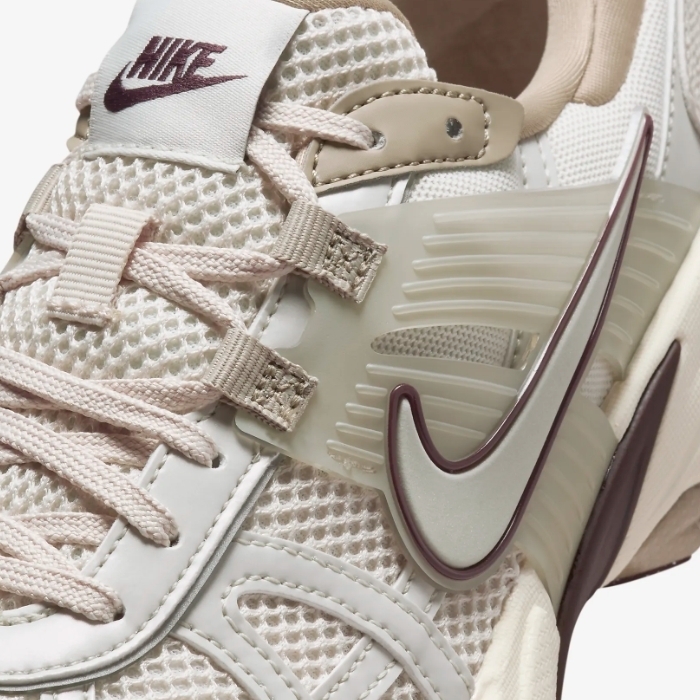 ◆NIKE◆Nike V2K Run 男女共用 送料税込 韓国発 22~29.5cm