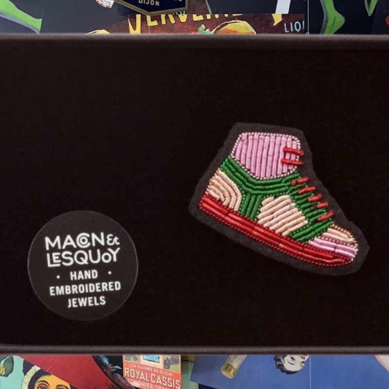 ★パリ五輪★【マコンエレスコワ】手刺繍ブローチ スニーカー