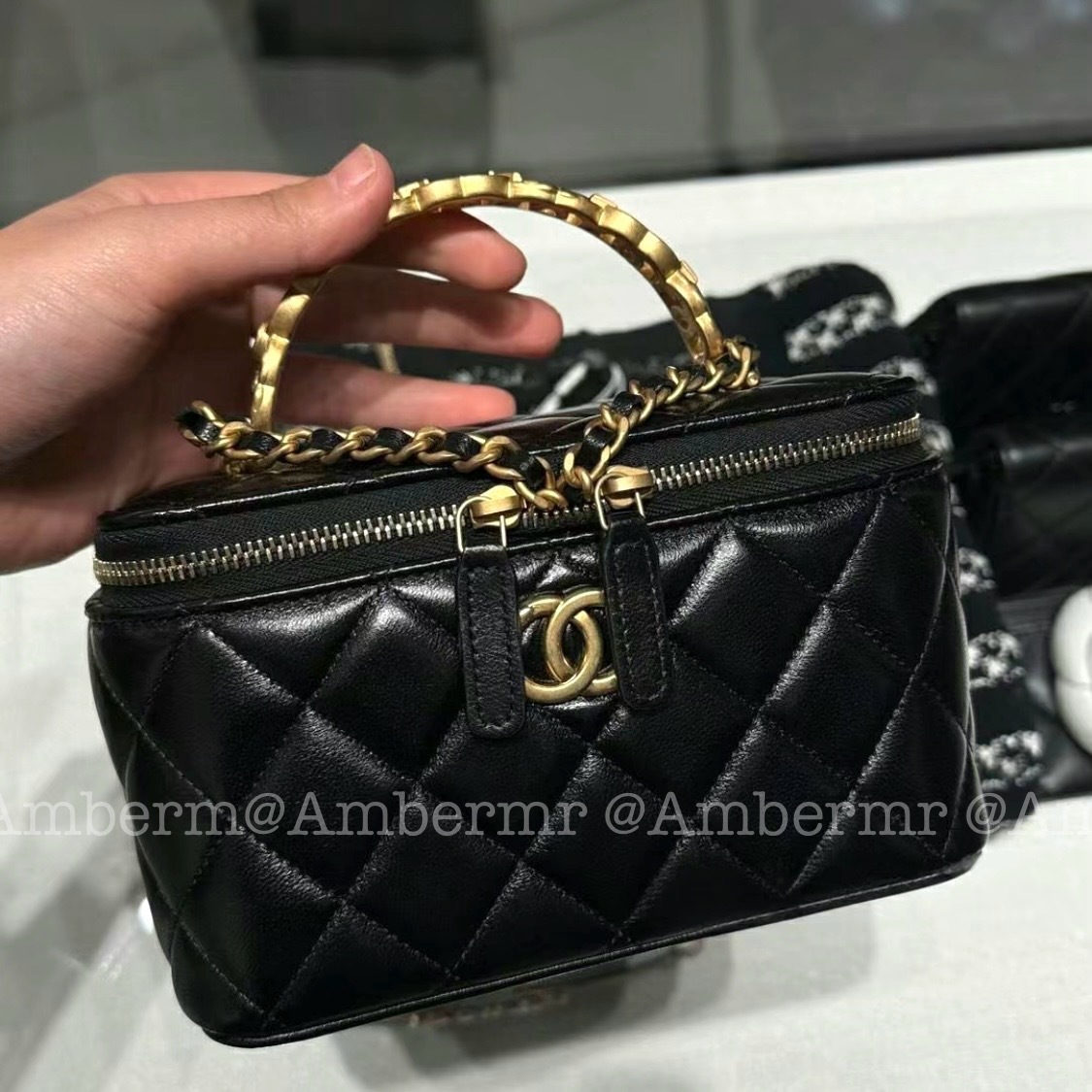 24SS CHANEL CCロゴ バニティケース ロゴメタルハンドル org.jpg