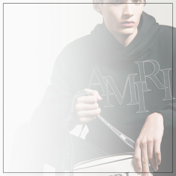 《上質な質感》【AMIRI】フロック加工ロゴ入りTシャツ