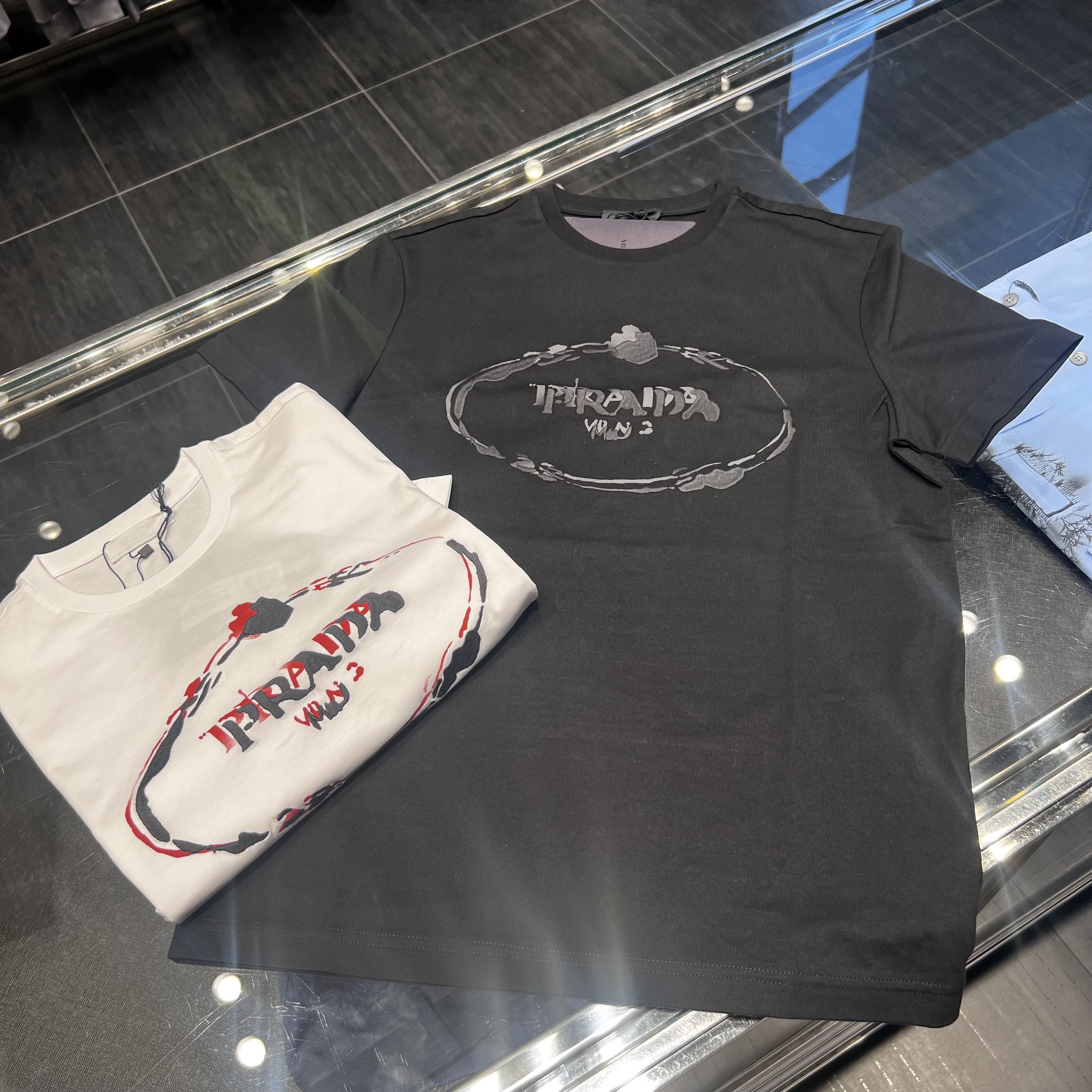 【PRADA直営店】セール！ロゴ ジャージー Tシャツ