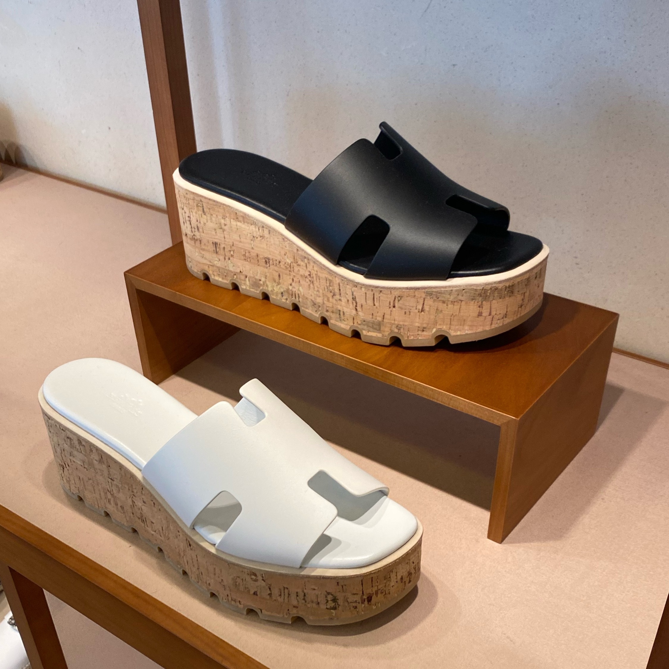 HERMES 人気 Eze 30 サンダル