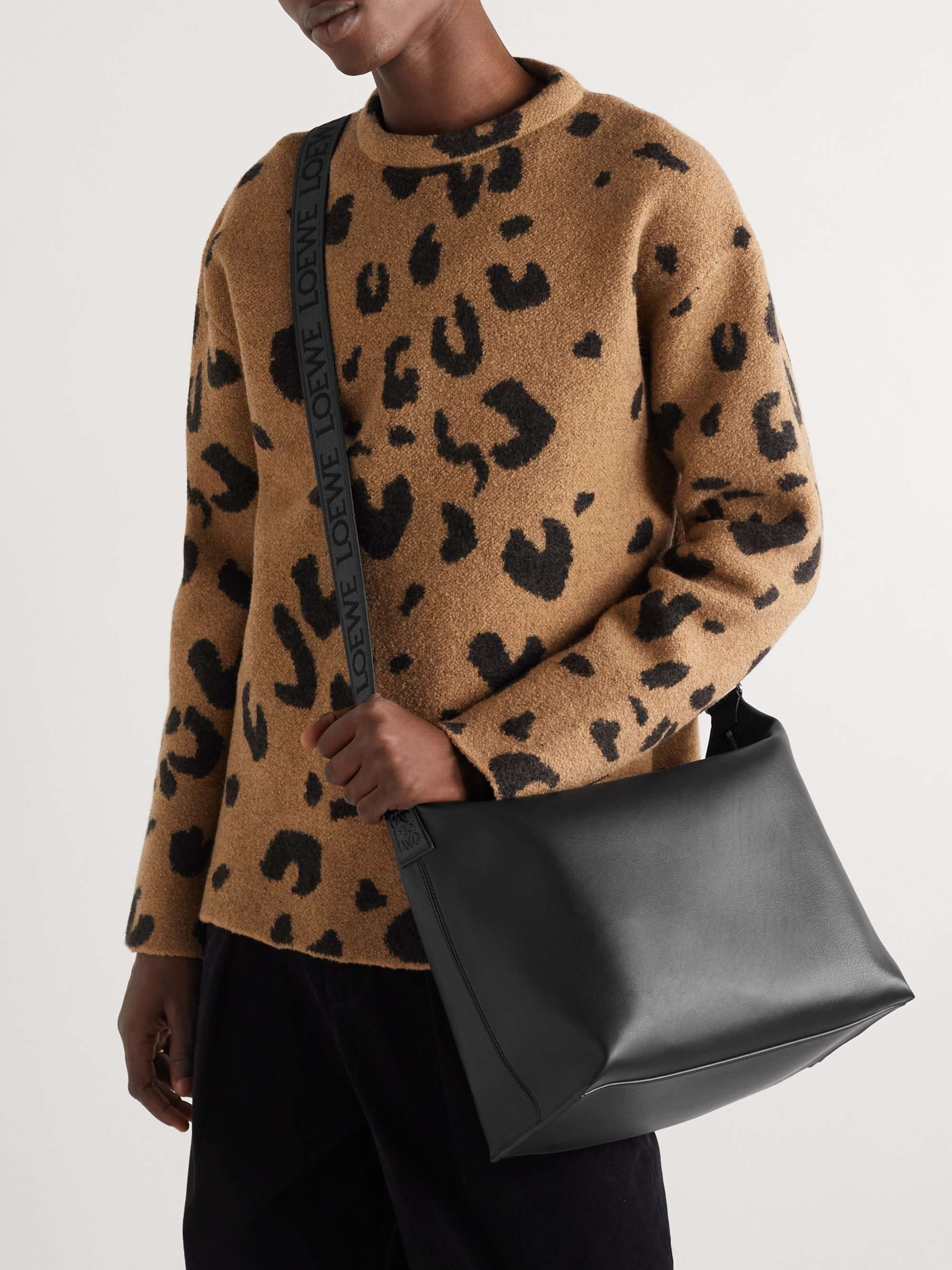《洗練されたデザイン》【LOEWE】メッセンジャーバッグ