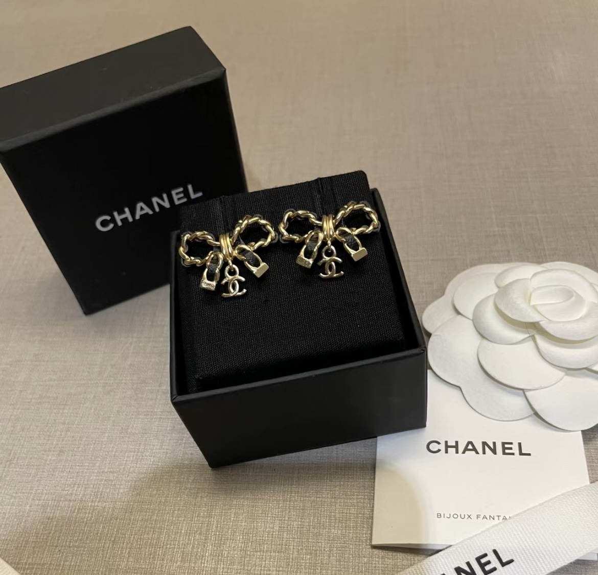 【リボンが可愛すぎる♡】 CHANEL ピアス リボンモチーフが可愛すぎ♪】CHANEL☆ピアス