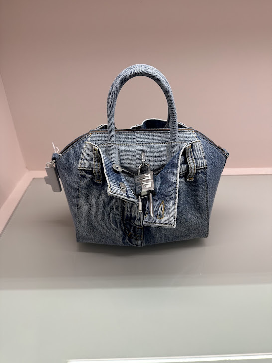 GIVENCHY / アンティゴナ トイロック ウォッシュドデニム バッグ 23AW NEW】GIVENCHY/ Mini Antigona Lock デニム ハンドバッグ