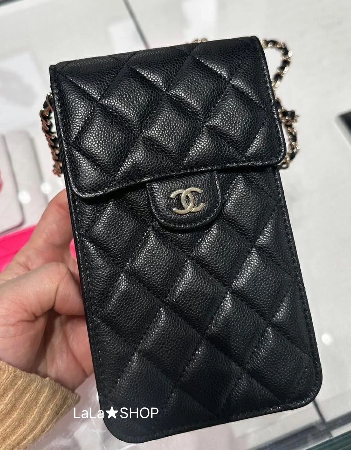【カードも収納可◎】CHANEL フォンホルダー