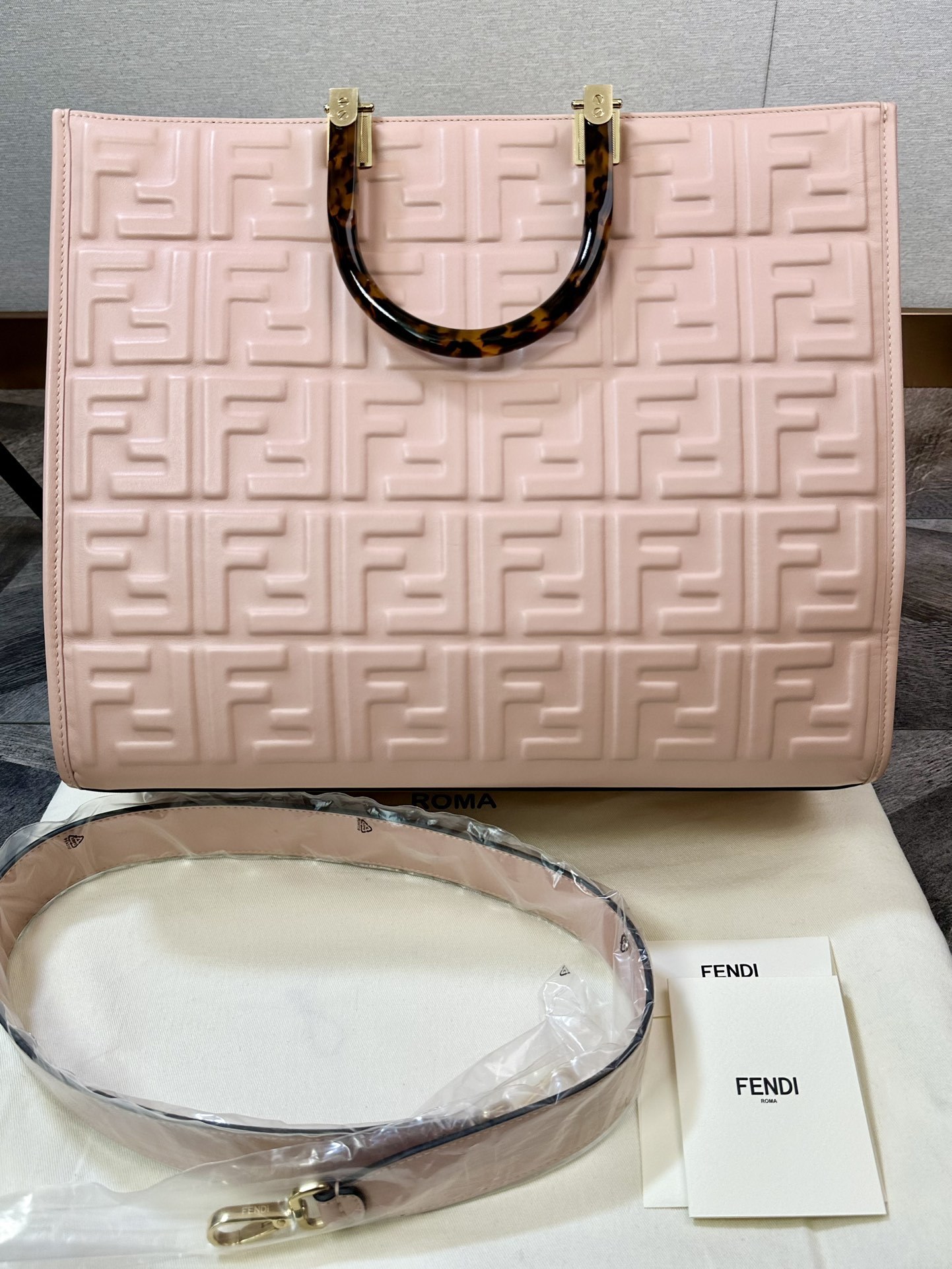 ★送料込★ FENDI サンシャイン レザー 2WAYハンドバッグ