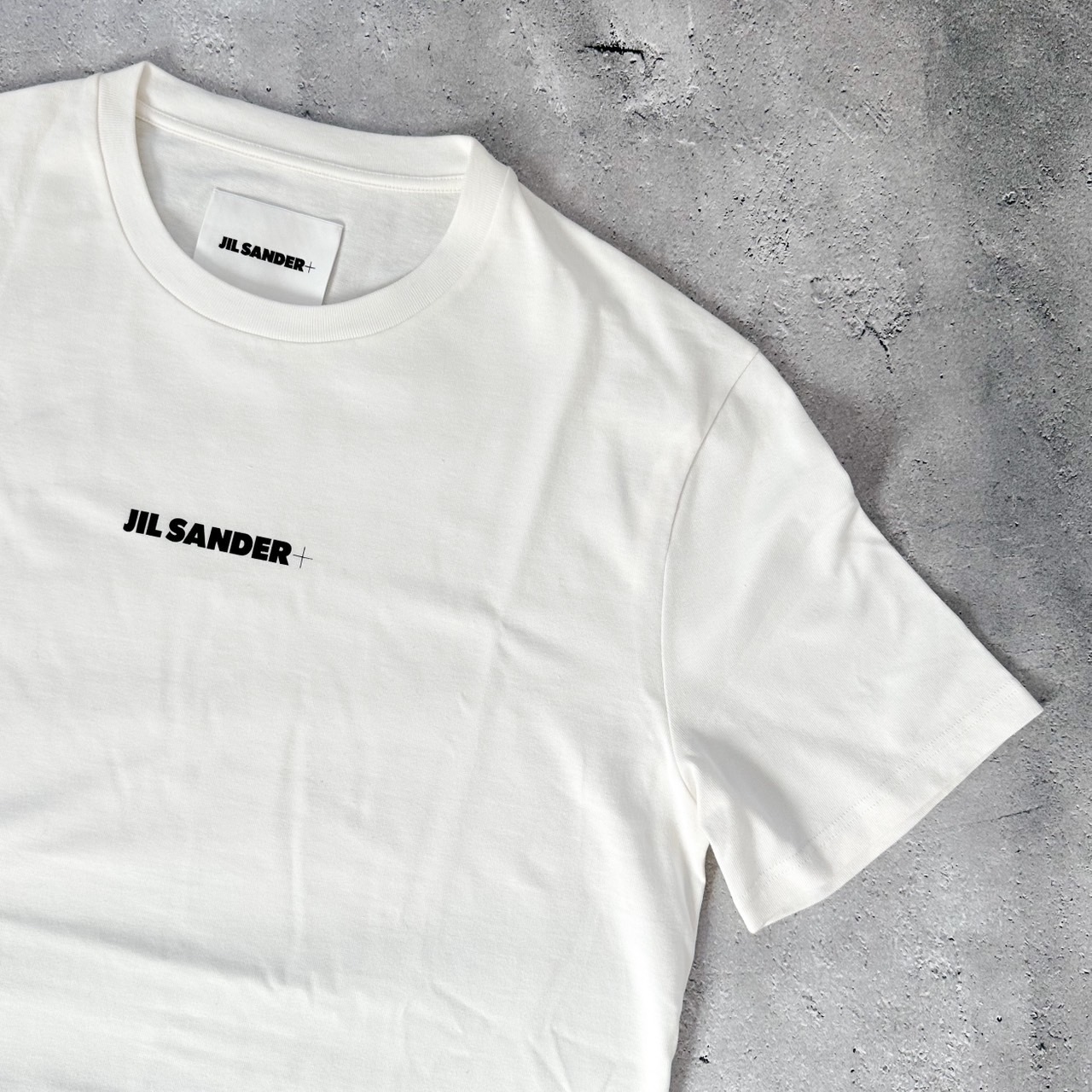 Jil Sander ロゴ Tシャツ | ニュートラル | FARFETCH JP