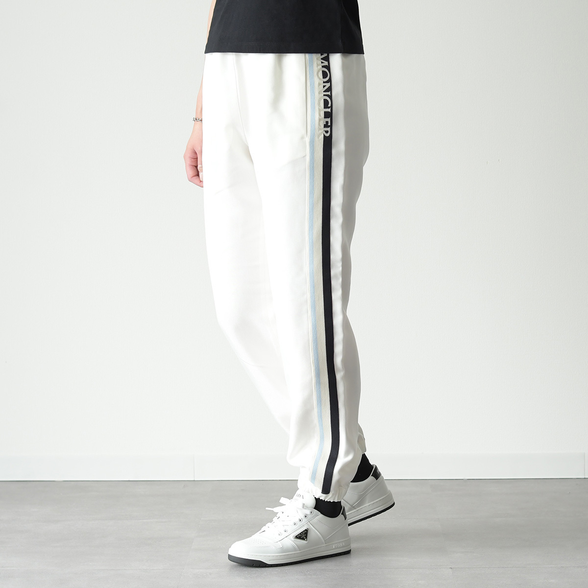【国内即発】MONCLER トラックパンツ