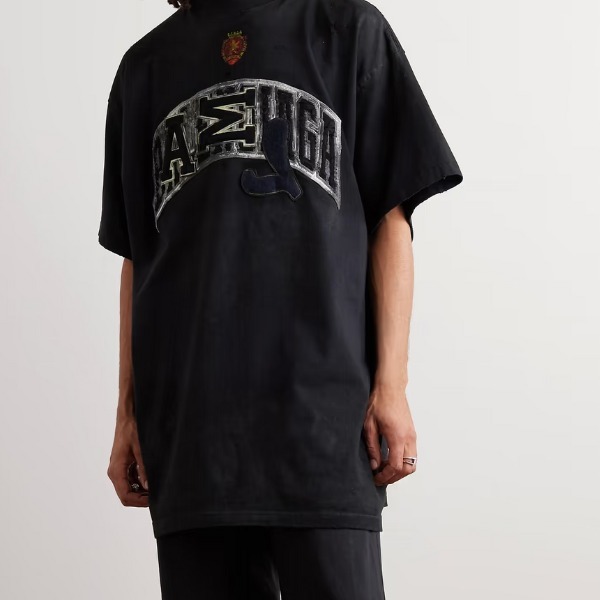 プ*d様 BALENCIAGA SS25ダメージ グリッター ロゴ Tシャツ