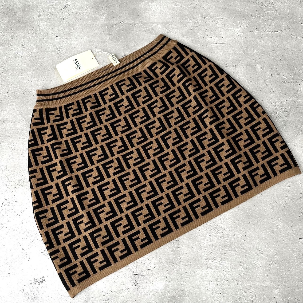 ☆関税・送料込み【FENDI】 FF ロゴ ニットスカート 大人もOK