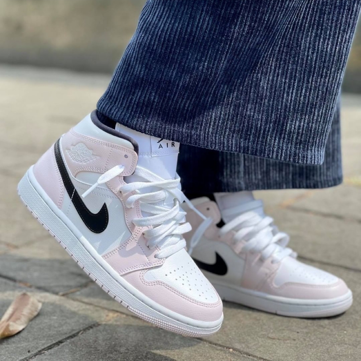 ◆正規品◆エア ジョーダン Air Jordan 1 MID Barely Rose