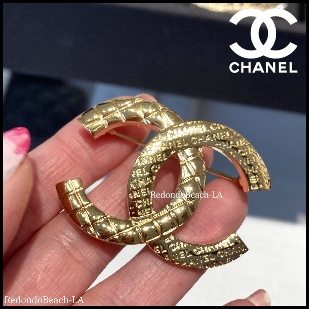 【幸せを運ぶ四葉のクローバー♪】CHANEL ピアス キラキラ ロゴ 幸せを運ぶ四葉のクローバー♪】CHANEL ピアス キラキラ ロゴ