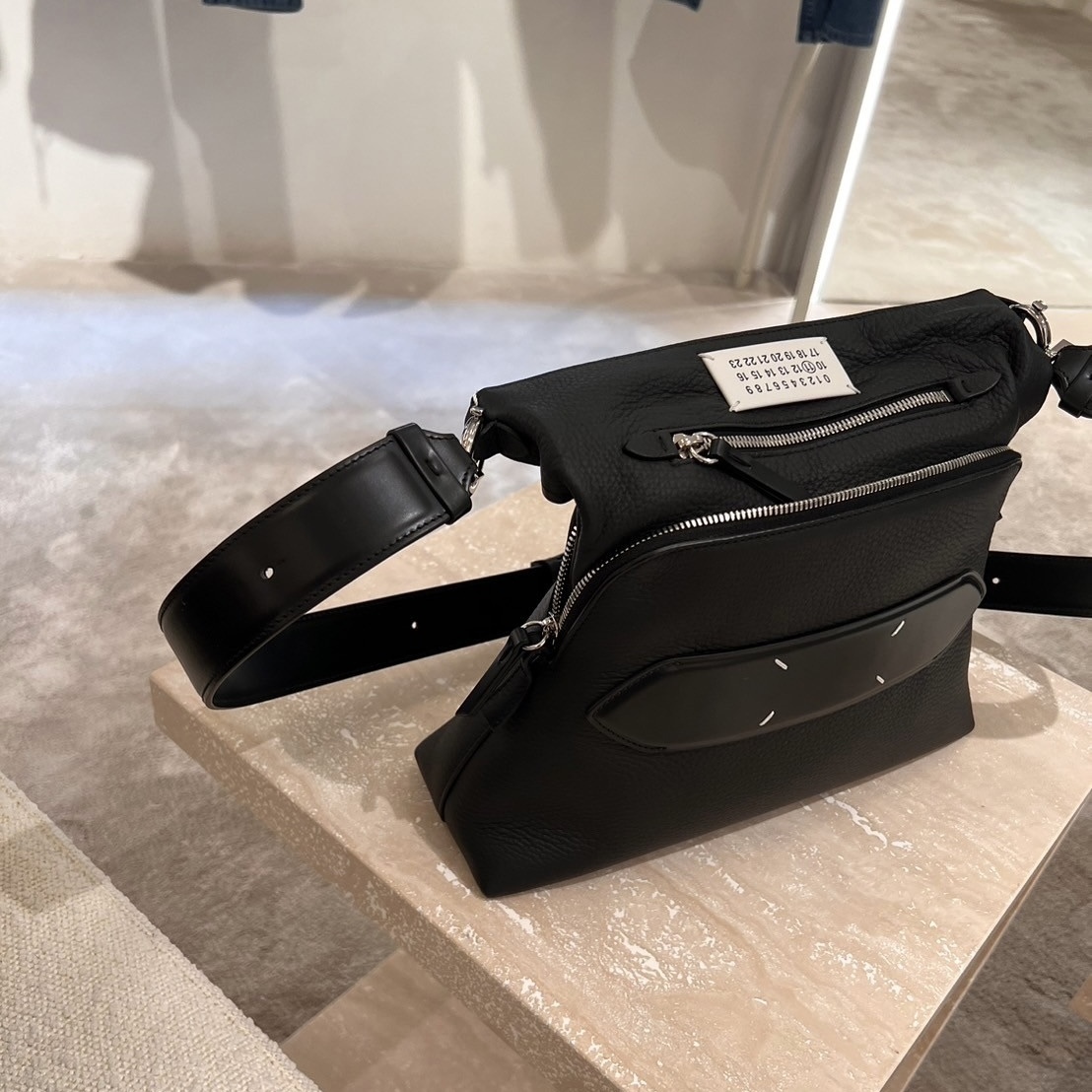 Maison Margiela 5AC レザーショルダーバッグ スモール ブラック