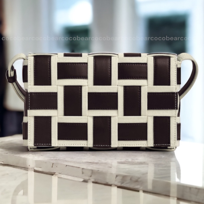 BOTTEGA VENETA☆イントレッチオ ボックス クロスボディバッグ