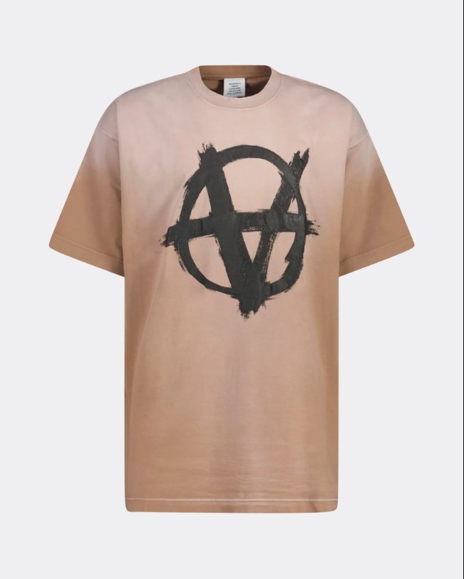 VIP価格☆【VETEMENTS】Reverse Anarchy Tシャツ (送料関税込) VIP価格☆【VETEMENTS】Reverse Anarchy Tシャツ (送料関税込