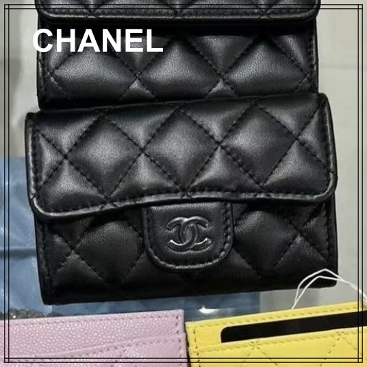 ソーブラックがオシャレ【CHANEL】フラップカードケース