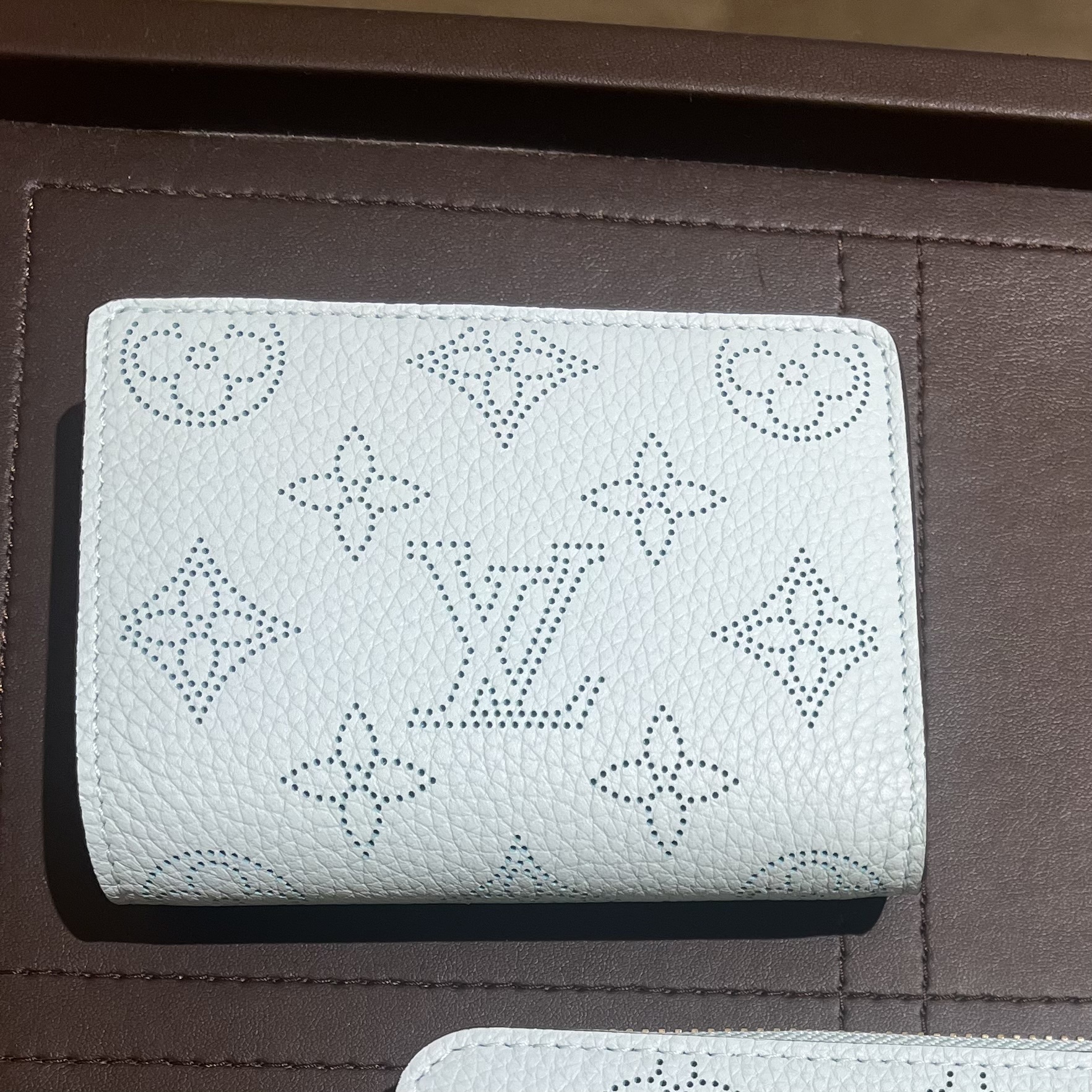 【鮮やかな限定カラー☆】ルイヴィトン 折りたたみ財布 マヒナ