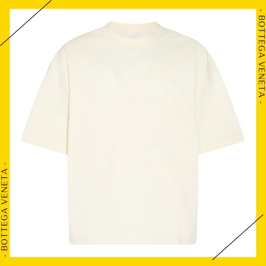 黒ケースサンダル赤財布リング革バッグにBOTTEGAボッテTシャツ