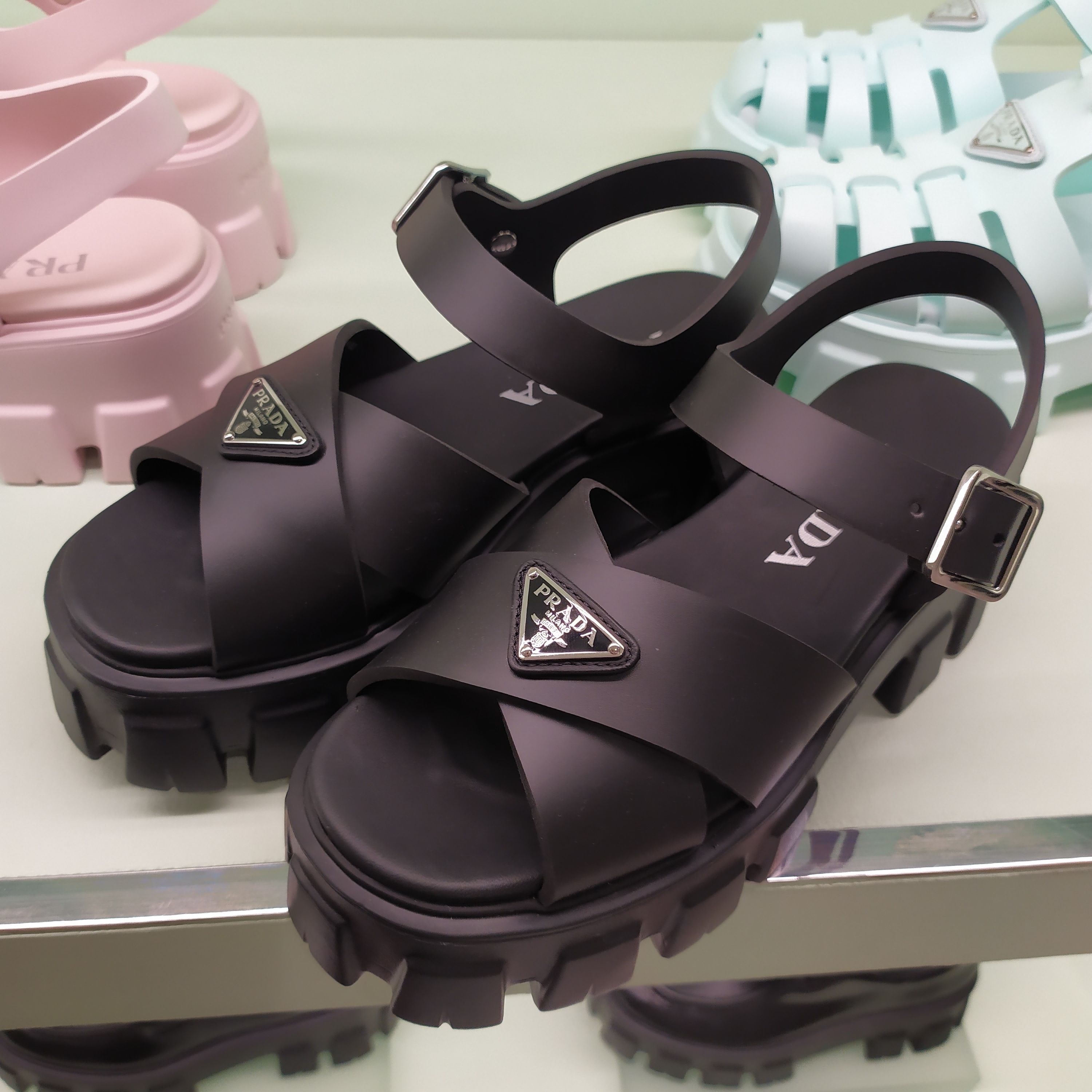 パリ直送!【PRADA】☆モノリス ラバー サンダル☆