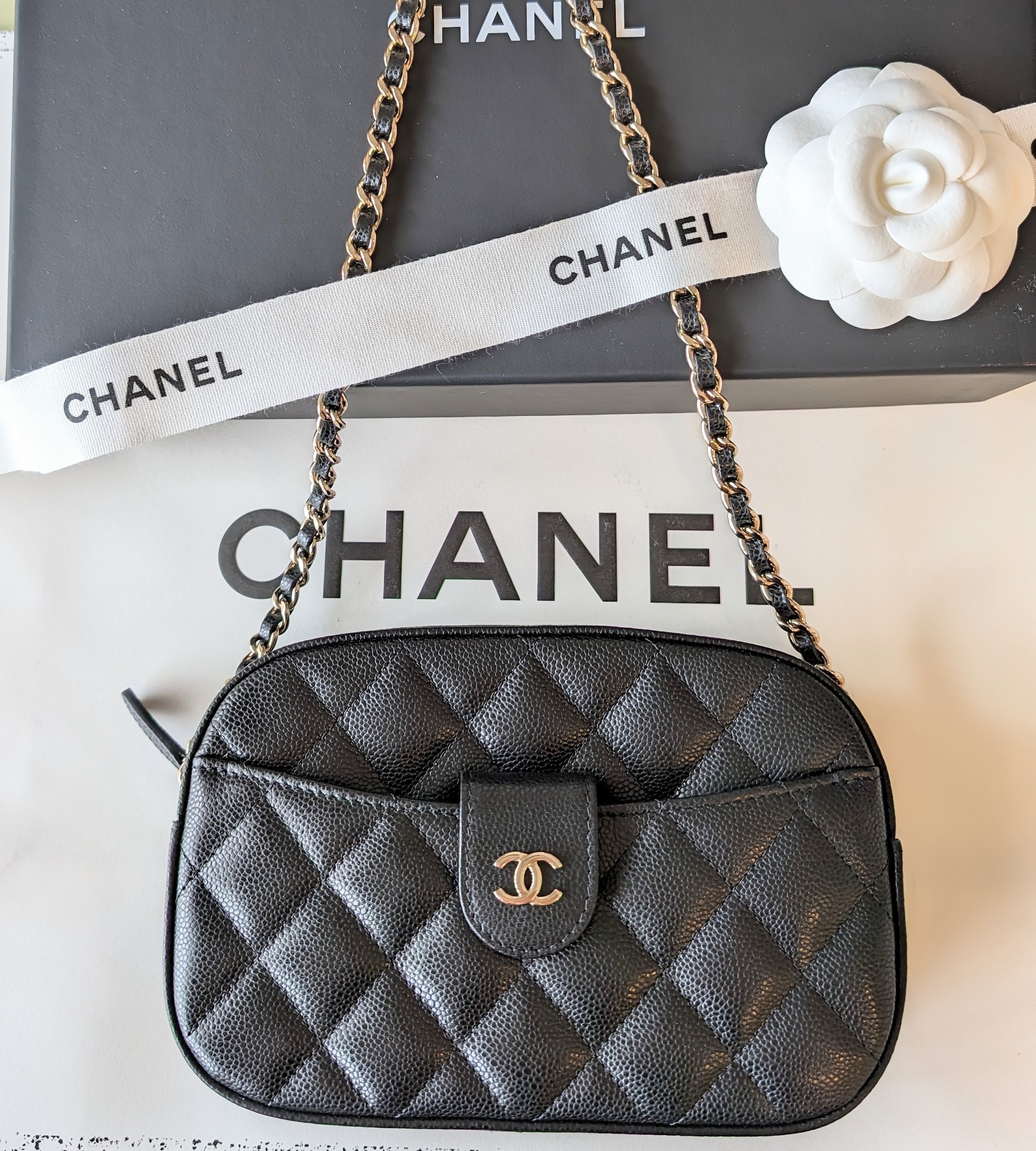CHANEL クラシック★スマホも入るミニカメラバッグ★キャビア