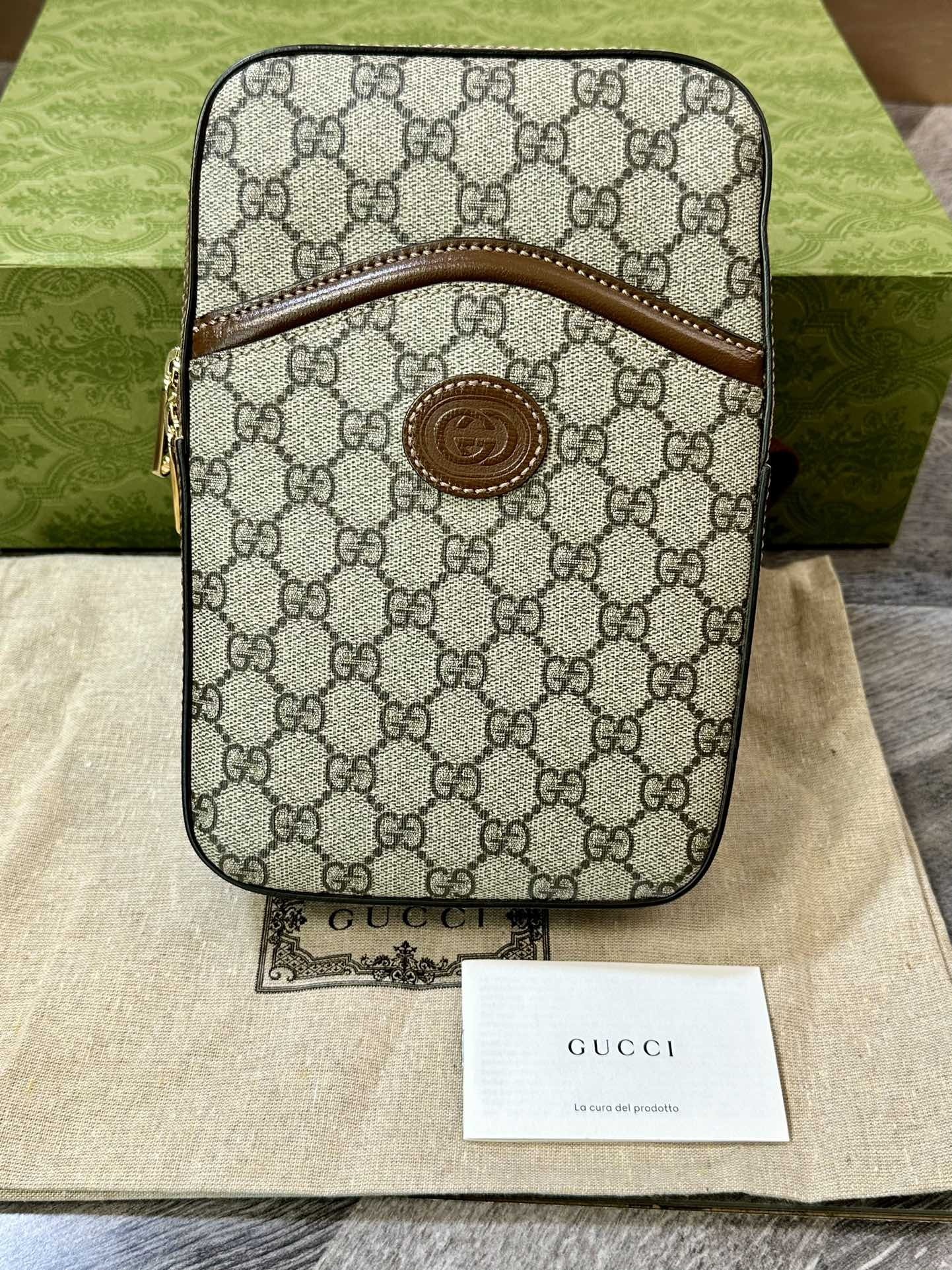 ★送料込★ Gucci インターロッキングG スリング バックパック