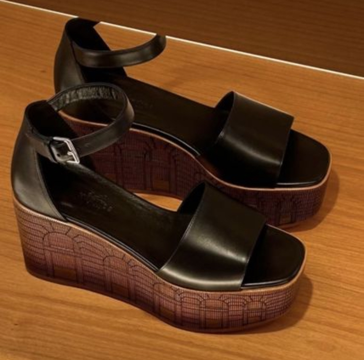 【オシャレな厚底♡】HERMES サンダル イリュージョン 35 厚底＆美脚効果】HERMES サンダル イリュージョン 35 (HERMES