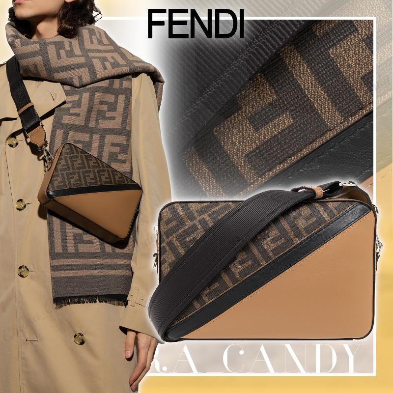 【24SS NEW】FENDI_men / キャンバス＆レザー ショルダーバッグ