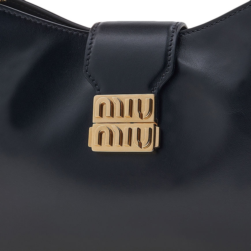 《MIU MIU》 5BC151 2AIX F0002 ロゴ レザー ホボバッグ