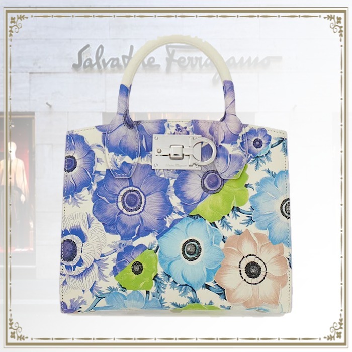 【★日本未入荷★】Salvatore Ferragamo ☆ Studio バッグ