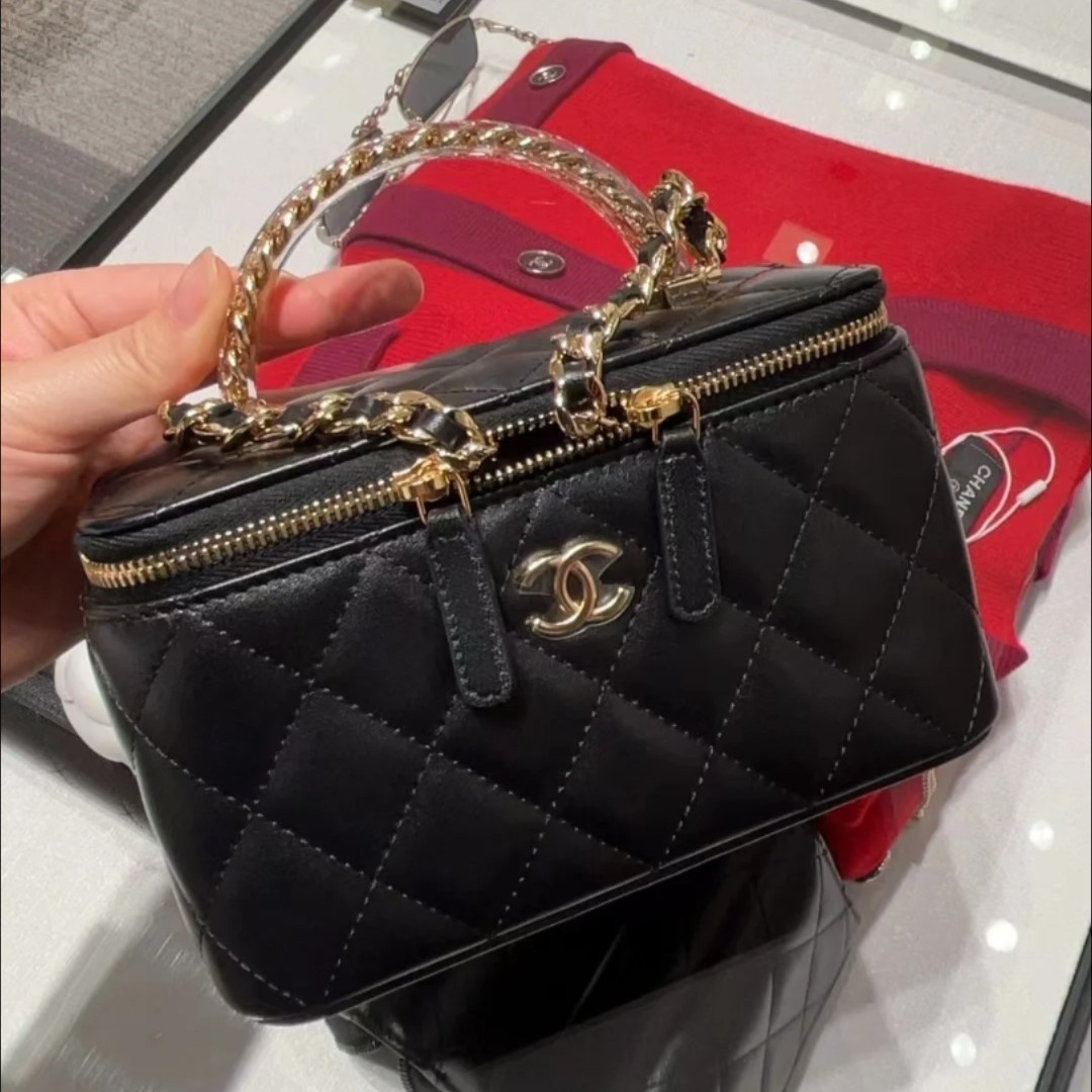 【エナメルが可愛い♡】CHANEL スモールチェーンクラッチ コンパクトで可愛い♪【CHANEL】チェーンクラッチ