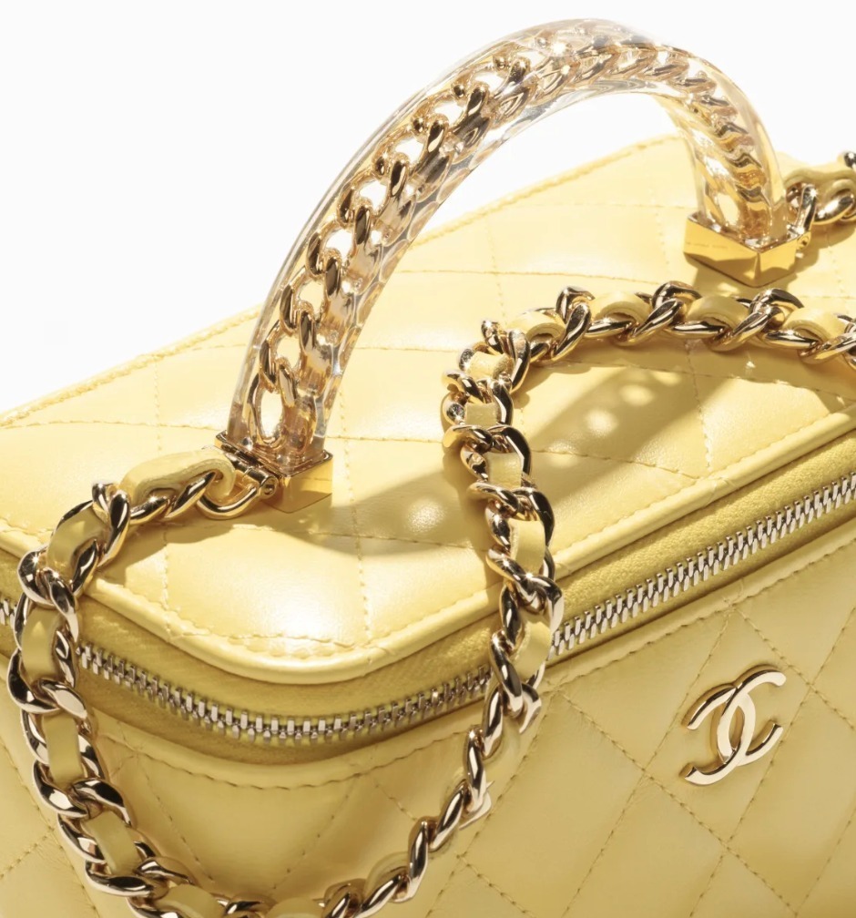 【コンパクトでカワイイ】CHANEL チェーンクラッチ コンパクトで可愛い♪【CHANEL】チェーンクラッチ