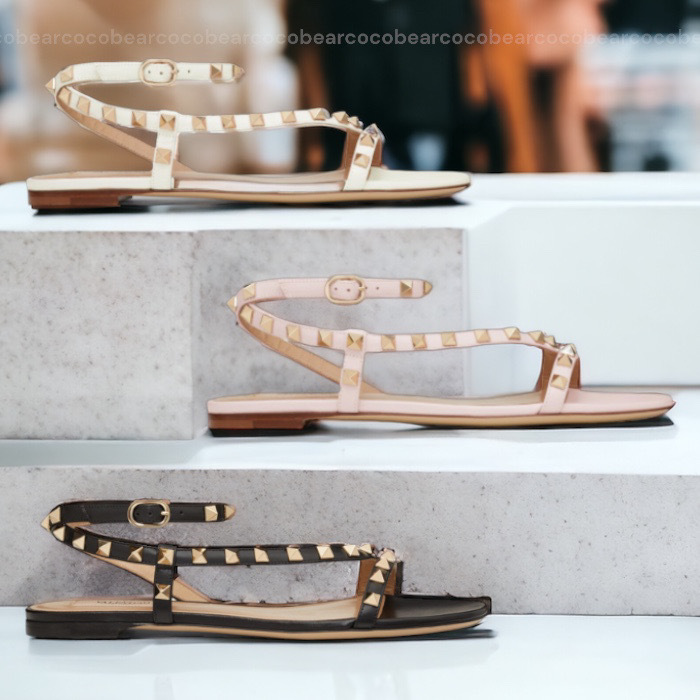 ☆Valentino☆セール！ロックスタッズ フラットサンダル