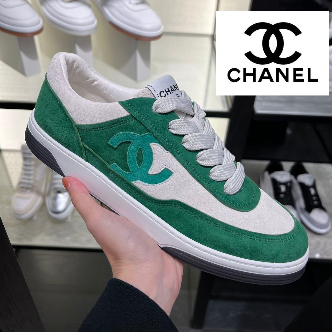 【CHANEL】あざやかグリーンがさわやか★シャネル スニーカー