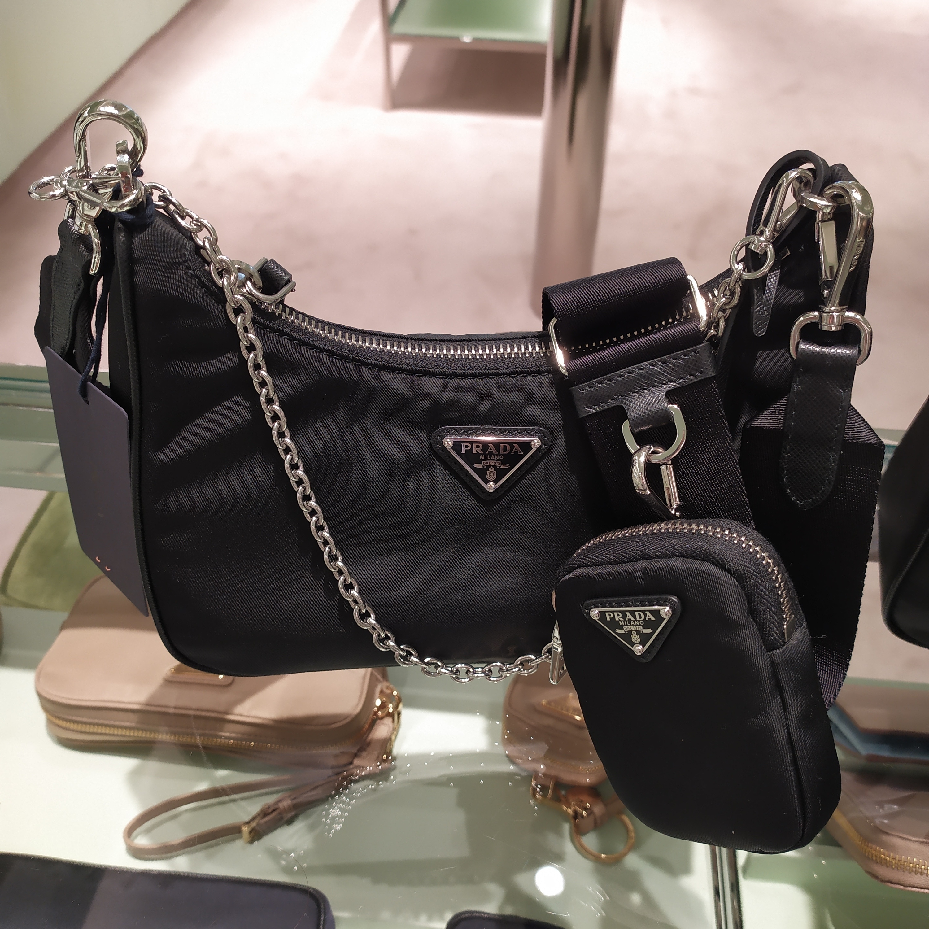 パリ直送!【PRADA】☆プラダ Re-Edition 2005 Re-Nylon バッグ☆