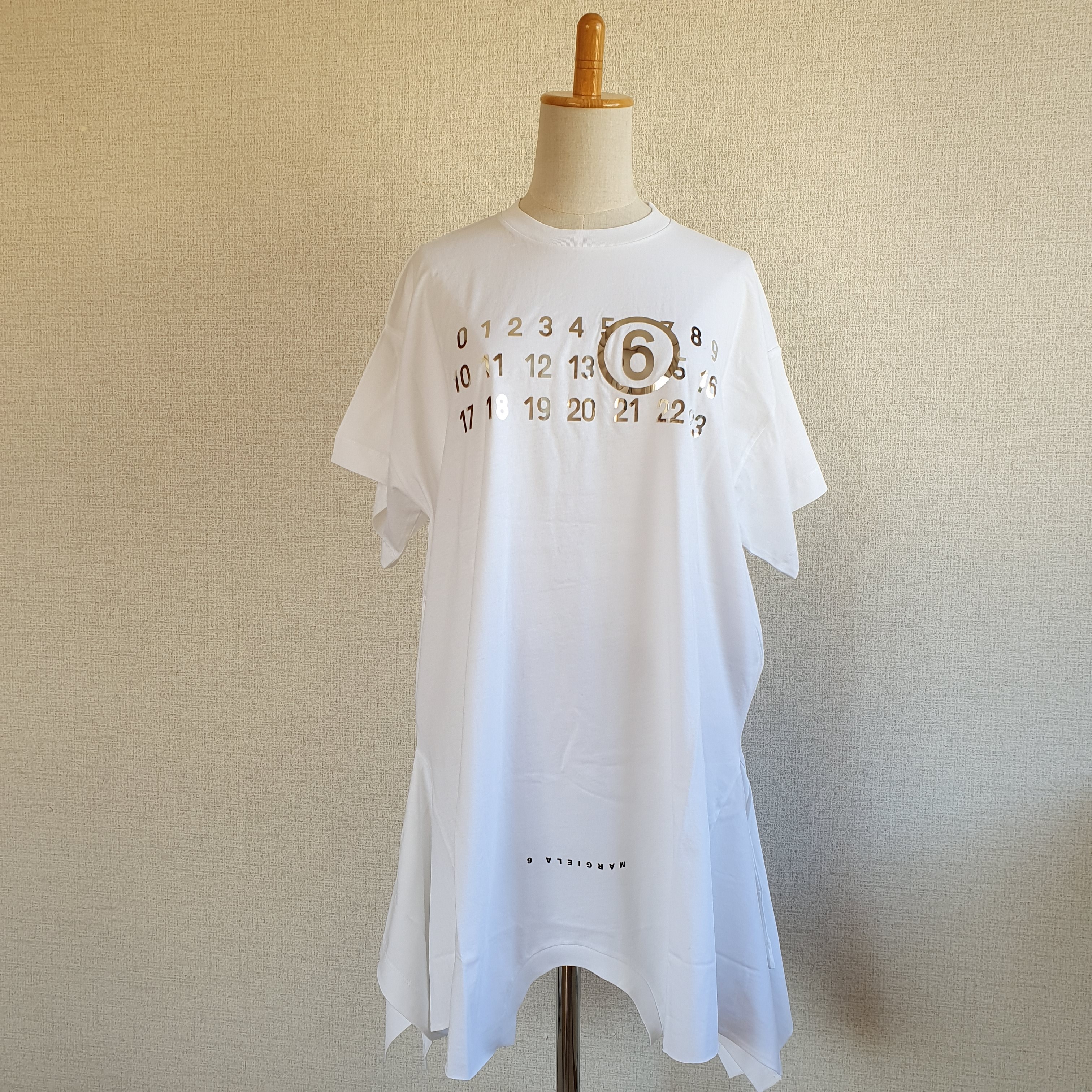 送料関税込み!大人もOK☆MM6 MAISON MARGIELA ロゴ ワンピース 関税込】MM6 Maison Margiela Kids ロゴワンピース/大人もOK！
