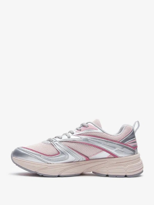 FILA フィラ インターラン ピンクブロッサム ハン・ソヒ 着用