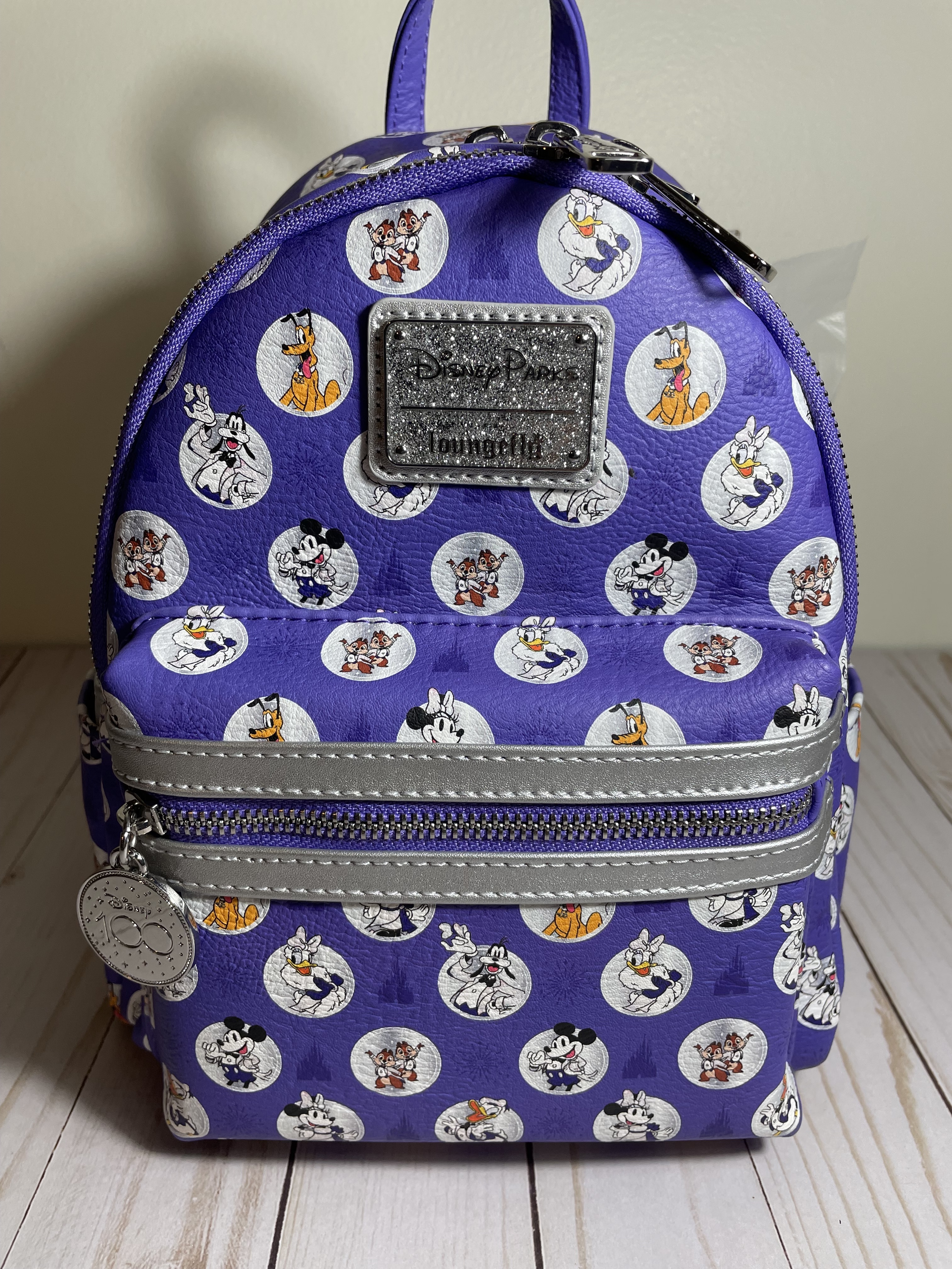 【注目コラボ】LoungeflyxDisney100祝リュックカチューシャ入る