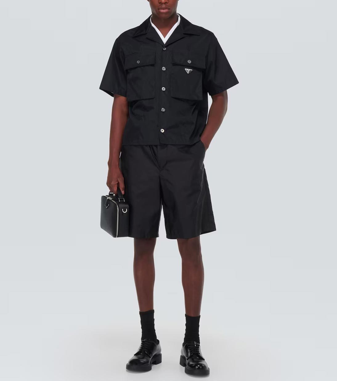 【PRADA】ナイロン サマー セットアップ シャツショーツ 黒 ロゴ PRADA】ナイロン サマー セットアップ シャツショーツ 黒 ロゴ