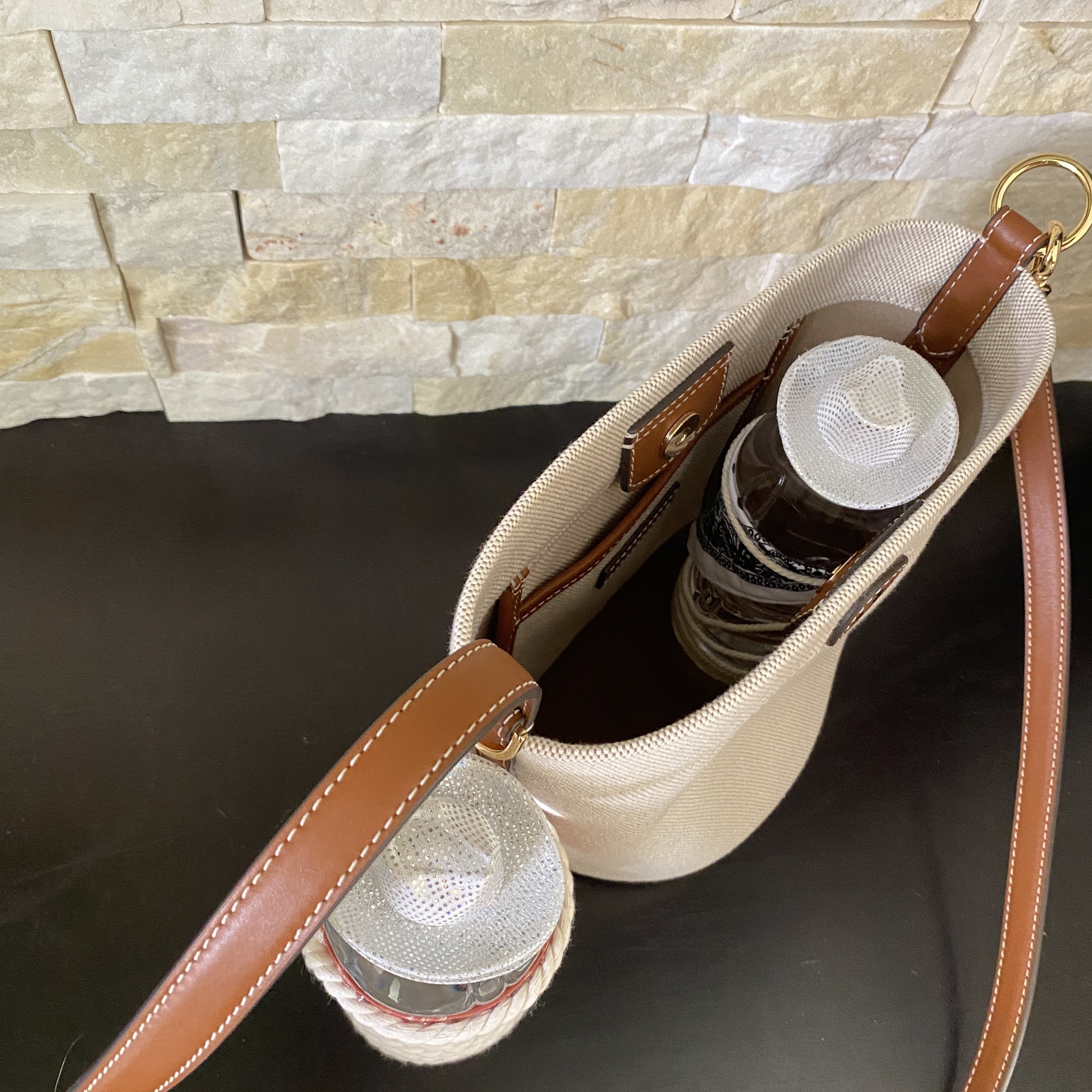 セール！国内発送☆Tory Burch 人気 BLAKE CANVAS BUCKET BAG セール！国内発送☆Tory Burch 人気 BLAKE CANVAS BUCKET BAG