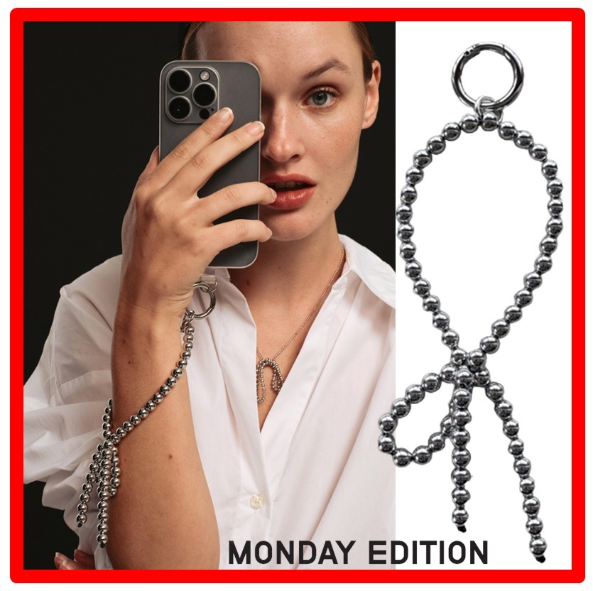 ☆韓国の人気☆【MONDAY EDITION】☆Ball Bow Phone Char.m☆