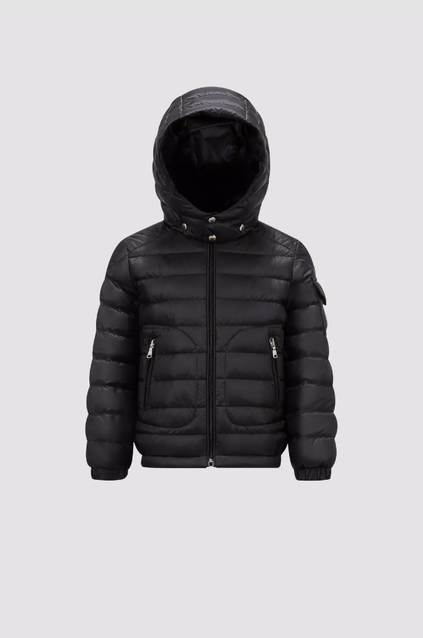 大人もOK！MONCLER 2023春夏新作ジュニア セットアップ 12A/14A 大人もOK！MONCLER2023春夏新作ジュニア セットアップ 12A/14A