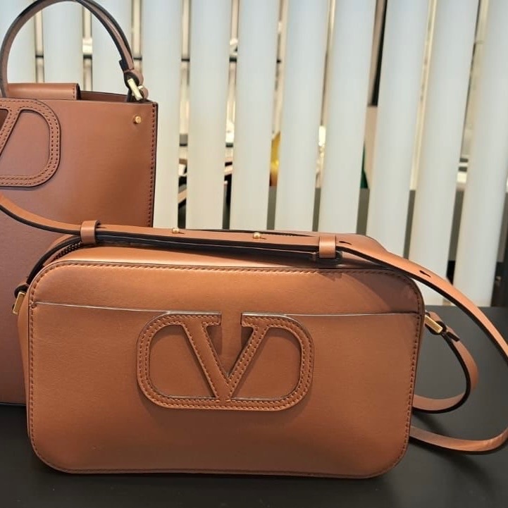 使い勝手抜群♪【VALENTINO】ヴァレンティノ★ ショルダーバッグ