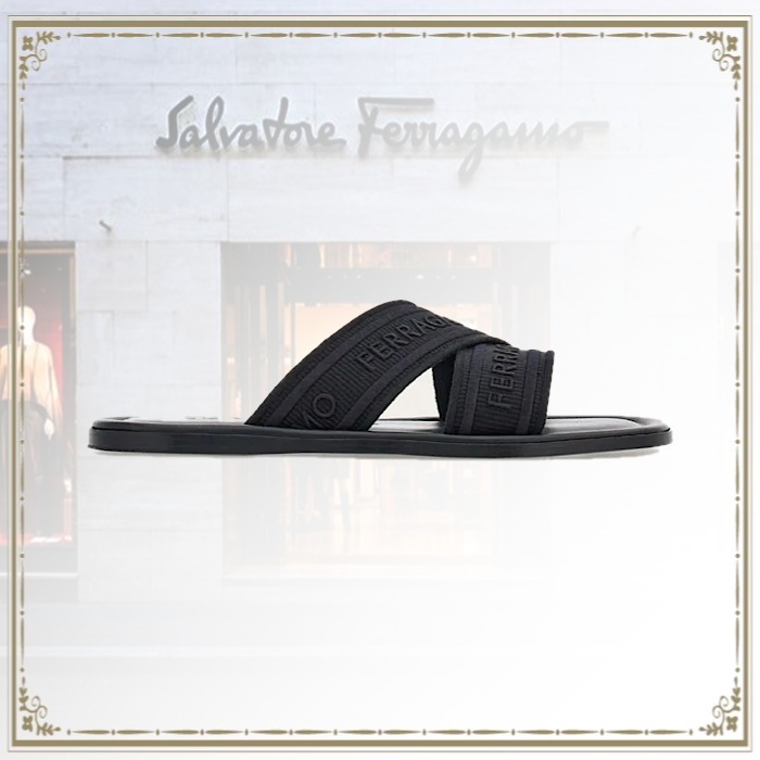 【★完売必至★】Salvatore Ferragamo ☆ スライドサンダル