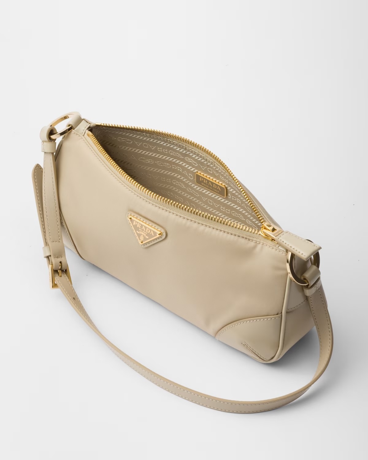 《送料無料》PRADA Re Edition 2002 brushed leathe bag