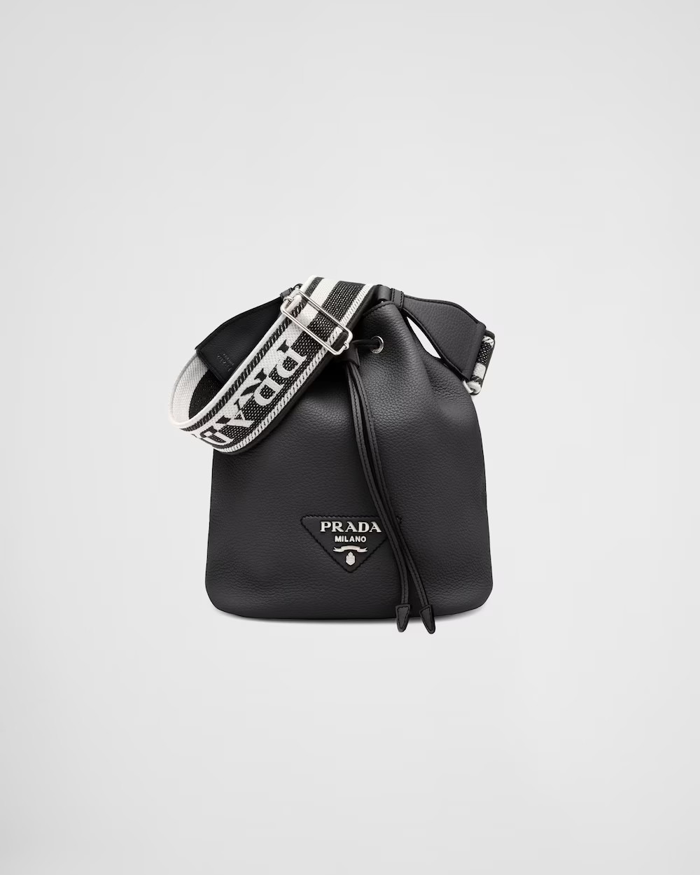 《送料無料》PRADA Leather bucket bag