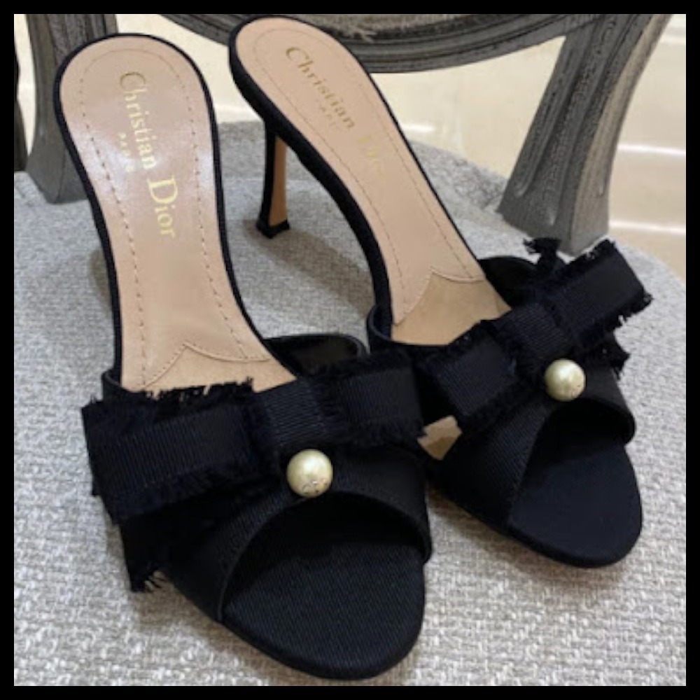 【イブニングウェアの上品さにマッチ♪】Dior ヒールスライド